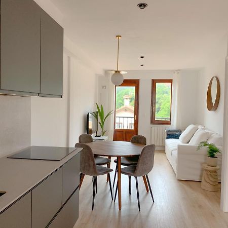 Acogedor Apartamento Con Terraza Y Parking Publico En Комільяс Екстер'єр фото