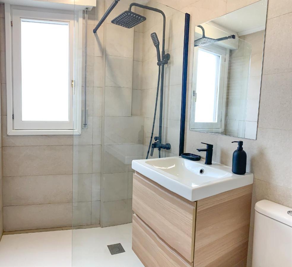 Acogedor Apartamento Con Terraza Y Parking Publico En Комільяс Екстер'єр фото